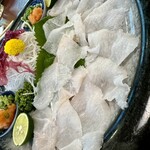 珊瑚礁 - 先ずはお刺身。こんな霜降りのお刺身ないですよ♡