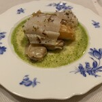 ステーキ 西洋料理 寛 - 甘鯛と剣先イカにトリュフをトッピング　バジルソースで