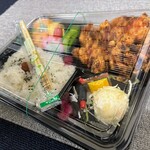 あっちゃん弁当 - 唐揚げデラックス弁当