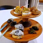 anchoa - Pinchos：（上段）トコブシ、マッシュルーム、ポテサラ、（下段）アオリイカ、鯖、鮎〈相模湾魚介スペシャルコース〉