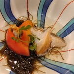 鮨 はなやま - 先付、モズクと鮑の酢の物