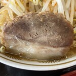 ラーメン もっけだの - 『青唐味噌ラーメンニンニク野菜マシマシ』の豚