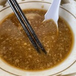 ラーメン もっけだの - 『青唐味噌ラーメンニンニク野菜マシマシ』のスープ