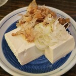 焼鳥・もつ焼 串焼き神社 - 冷奴