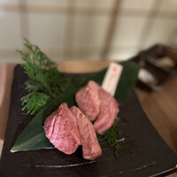 焼肉 しゃぶしゃぶ 石田屋。 北野坂店 - 厚切りタン　柔らかくてとても美味しい