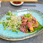 なんか喰ぃ亭 - 和牛うにとろユッケ