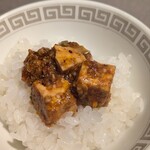 茶禅華 - 口に入れると、山椒や唐辛子の辛みがじんわり広がる。汗を掻くほどにしっかり辛いですが、豆腐の柔らかな甘みやお肉の旨味も確かに感じる。食材の旨味(と食欲)を引き立てるように調理される技術力を感じました。