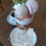 クリクリ - 桃と紅茶のパフェ¥1150(〜2024.8.26)
