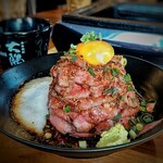 焼肉ホルモン金龍 - ■ 山かけローストビーフ丼 (並