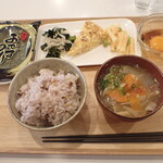 トーコーキッチン - ジャーマンオムレツ　副菜二品、豚汁　ご飯