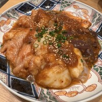 神戸焼肉 金虎 - おまかせホルモン盛り合わせ
                    ホルモンが5～6種類入ったお得な盛り合わせ。