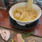 麺の風 祥気 - 鴨と軍鶏のしおそば麺リフト