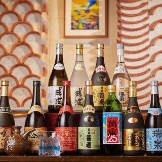 泡盛やハブ酒など沖縄ドリンクが充実