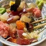 お食事処かまの - 海鮮ちらし丼（ごはん大盛り無料）　1800円