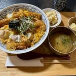 お食事処かまの - 親子丼（ごはん大盛り無料）　1300円
