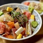 お食事処かまの - 海鮮ちらし丼（ごはん大盛り無料）　1800円