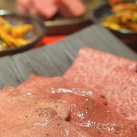 和牛とタン 焼肉 とみ 新橋本店 - 