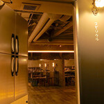 コギソウル - 店内入口（冷蔵庫の扉）