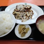 大興飯店 - 豚肉とキャベツのピリ辛味噌炒め 750円 大盛 100円