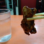 大興飯店 - 肉　小さ！　これが4枚だけ