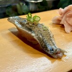 寿し辰 - 初物の秋刀魚は炙ってくれました♡
      美味すぎて寿命が七十五日延びましたよ♪(≧∀≦)☆