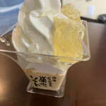 みつばち工房 花の道 柳川店 - 巣蜜ソフト