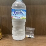 ヌードル＆スパイスカレー 今日の1番 - 店内持ち込み可能 ※ 店入り口出て直ぐベンチ横の自動販売機から