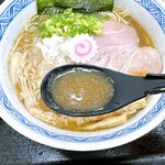 煮干しラーメン まとか - 煮干しラーメン（醤油）のスープ