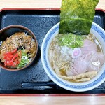 煮干しラーメン まとか - 焼肉丼と煮干しラーメン（醤油）
