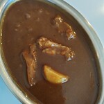カレーの店 ボンベイ - 大きめのビーフが食欲をそそる