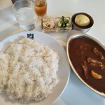 カレーの店 ボンベイ - たまご¥100とピクルスも注文