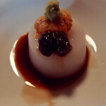 玄 - 蕎麦豆腐うにのせ（800円） 豆腐自体の味はあっさりとしていてウニとの取り合わせが絶妙