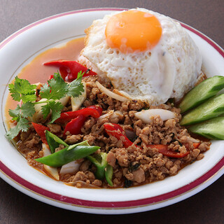 女性に人気のタイ料理も必見♪ガパオライスやカオマンガイも◎