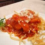 広東家庭料理おかむら - 大エビのチリソース 丁寧な仕事 エビチリとはコレ！と言えます