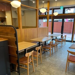 넉넉하게 쉴 수 있는 개방적인 공간◎ 퇴근 후나 단체 이용도 대환영!