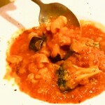 タヴォロッツァ - 丸腸のピリ辛トマトソース煮込