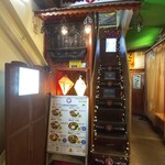 ネパールステーション - 階段で2階へ