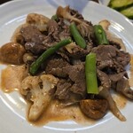 キッチン ブルー グローブ - 反対側から、フォレスティエール風は茸と野菜かな？