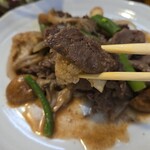 キッチン ブルー グローブ - 牛小間のアップ