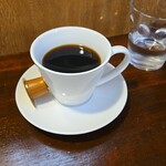 キッチン ブルー グローブ - ホットコーヒーのアップ