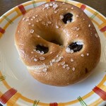 123BAGEL - 生ハムオリーブ、ベーグル上の岩塩がとても美味