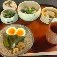 瓢亭 本店 - ひょうたん三段を開けると