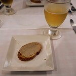 ル・マルカッサン - お通しのパンに肉塗ったやつ