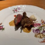 両忘 - 小鳩！初めて食べたかも。まさかのジビエ！レバー風味があり、牛肉にも近く、さっぱりした美味しいお肉。