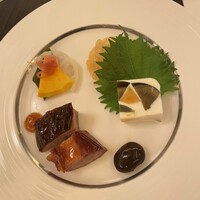 中国料理 彩龍 - 焼き物入り前菜盛り合わせ