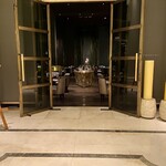 The St. Regis - バー入り口