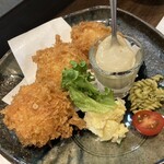 寿し肴和志 - ◉ ずわい蟹クリームコロッケ　3個　2,370円
      　　☘️ 蟹の身が、いっぱい入っていて、
      　　　　衣がサックサク！
      　　　　カニ味噌マヨネーズを付けると、
      　　　　更に美味しいです！