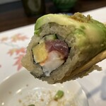 寿し肴和志 - アボカドのまったり感と、
      　　　　ほんのり玉子の甘味！海老のぷり感の
      　　　　コラボが最高です♪