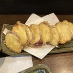 寿し肴和志 - ◉ さつまいも天麩羅　1,050円
      　　☘️ ビールを入れた衣が、サックサク感を
      　　　　引き出して、とても良いです！