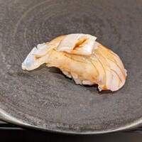 鮨 森学 - 淡路　平目　上にエンガワを乗せています